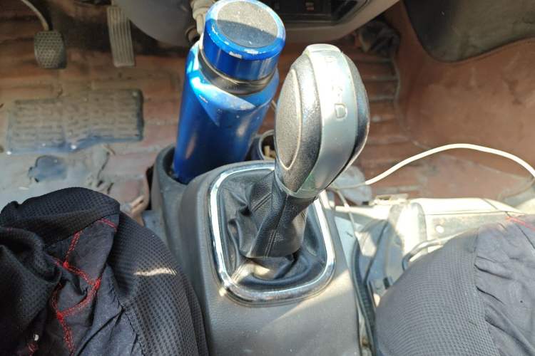 Used Dongfeng Yufeng EM26 2023 Standard Edition 41.472 kWh Henan Lithium Power Gear Lever