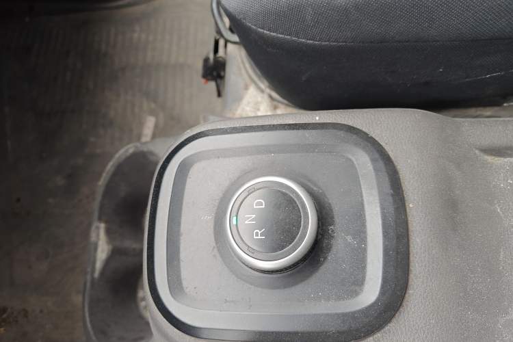 Used Dongfeng Yufeng EM26 2023 Standard Edition 41.472 kWh Henan Lithium Power Gear Lever