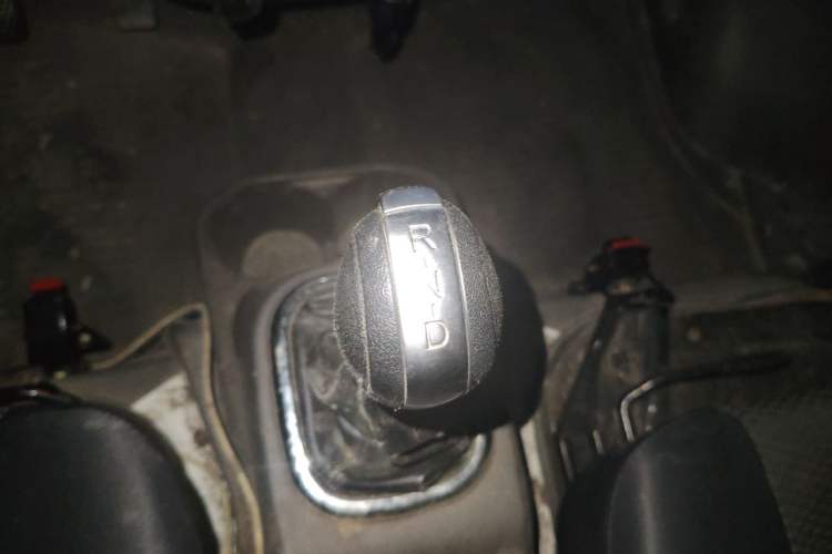 Used Dongfeng Yufeng EM26 2023 Standard Edition 41.472 kWh Henan Lithium Power Gear Lever