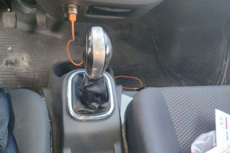 Used Dongfeng Yufeng EM26 2023 Standard Edition 41.472 kWh Henan Lithium Power Gear Lever