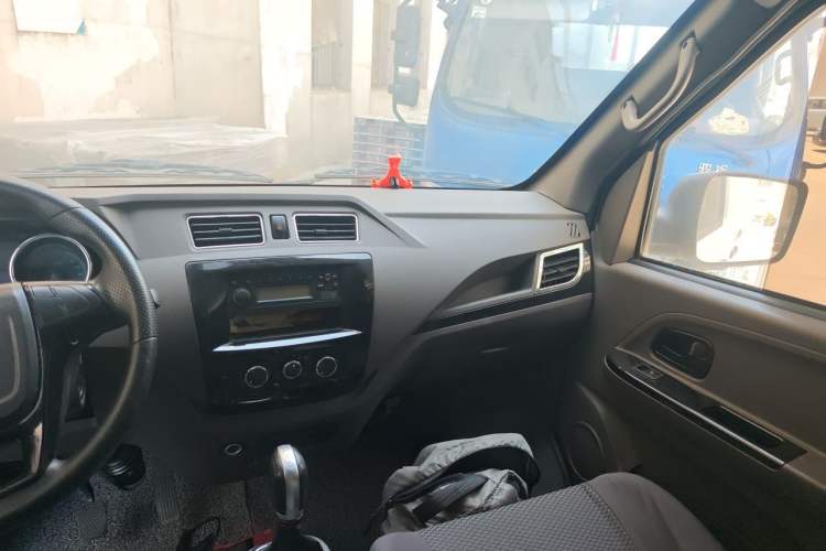 Used Dongfeng Yufeng EM26 2023 Standard Edition 41.472 kWh Henan Lithium Power Headliner