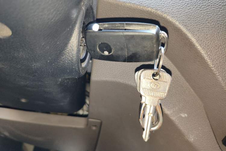 Used Dongfeng Yufeng EM26 2023 High-End Model 41.86 kWh CATL Interior 1