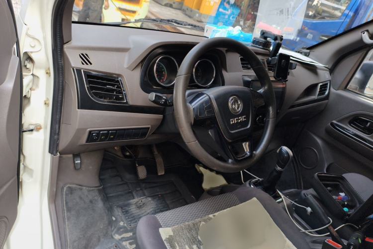 Used Dongfeng Yufeng EM26 2023 High-End Model 41.86 kWh CATL Interior 2