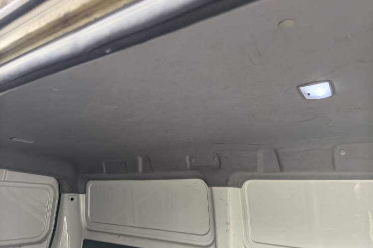 Used Dongfeng Yufeng EM26 2023 Standard Edition 41.472 kWh Henan Lithium Power Interior 2