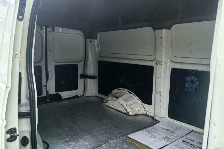 Used Dongfeng Yufeng EM26 2023 Standard Edition 41.472 kWh Henan Lithium Power Interior 4
