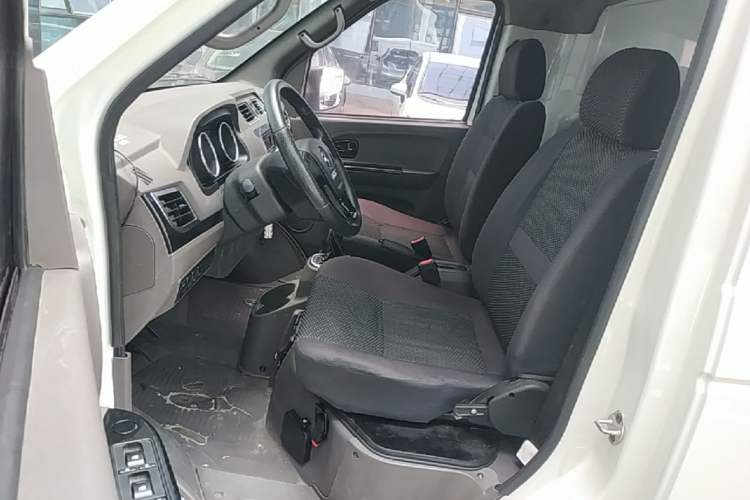 Used Dongfeng Yufeng EM26 2023 High-End Model 41.86 kWh CATL Left Front Seat