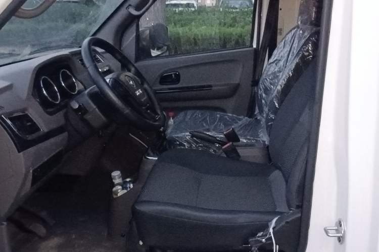 Used Dongfeng Yufeng EM26 2023 High-End Model 41.86 kWh CATL Left Front Seat