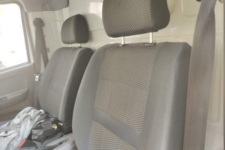 Used Dongfeng Yufeng EM26 2023 High-End Model 41.86 kWh CATL Left Front Seat