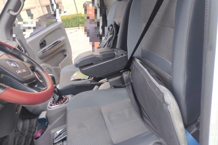 Used Dongfeng Yufeng EM26 2023 Standard Edition 41.472 kWh Henan Lithium Power Left Front Seat