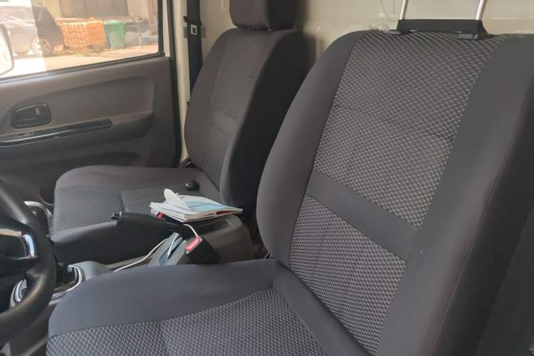 Used Dongfeng Yufeng EM26 2023 Standard Edition 41.472 kWh Henan Lithium Power Left Front Seat
