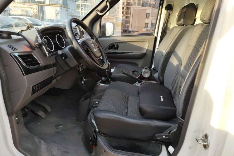 Used Dongfeng Yufeng EM26 2023 Standard Edition 41.472 kWh Henan Lithium Power Left Front Seat