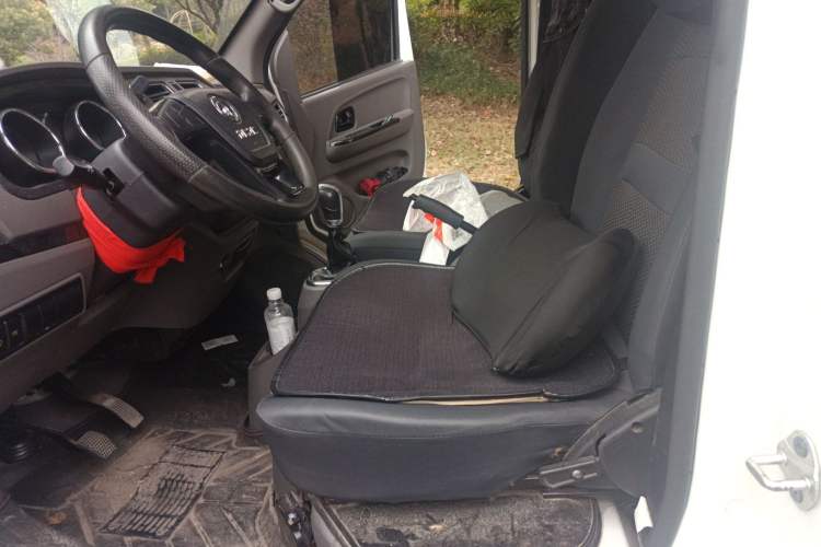 Used Dongfeng Yufeng EM26 2023 Standard Edition 41.472 kWh Henan Lithium Power Left Front Seat