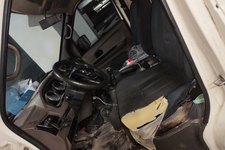 Used Dongfeng Yufeng EM26 2023 Standard Edition 41.472 kWh Henan Lithium Power Left Front Seat