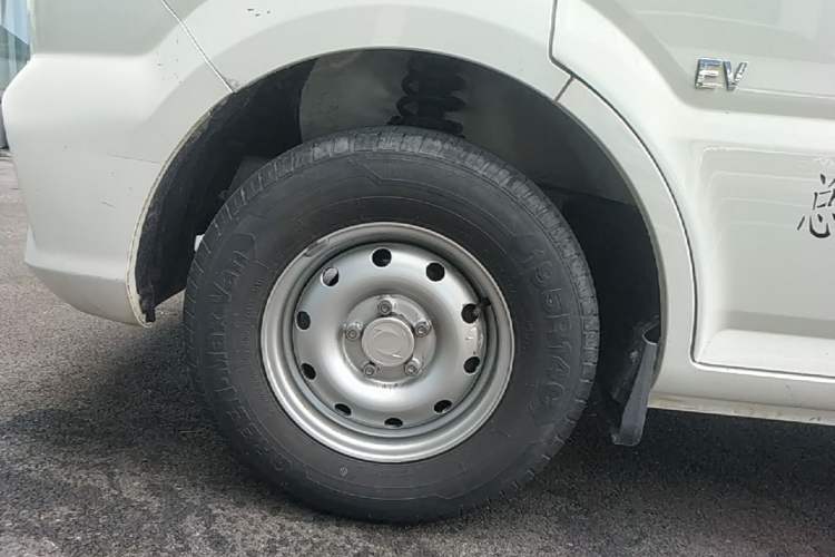Used Dongfeng Yufeng EM26 2023 High-End Model 41.86 kWh CATL Left Front Wheel Hub