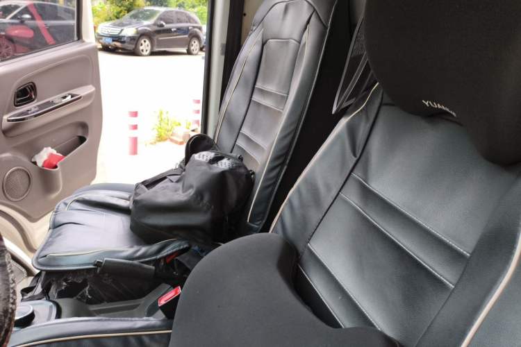 Used Dongfeng Yufeng EM26 2023 High-End Model 41.86 kWh CATL Left Rear Seat