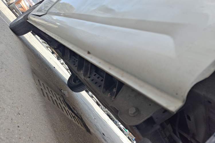 Used Dongfeng Yufeng EM26 2023 High-End Model 41.86 kWh CATL Left Side Sill