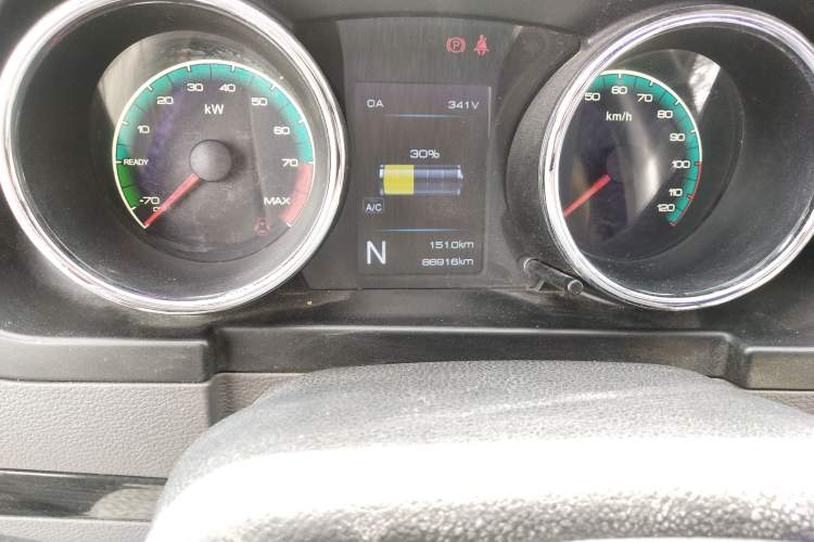 Used Dongfeng Yufeng EM26 2023 High-End Model 41.86 kWh CATL Odometer Close Up