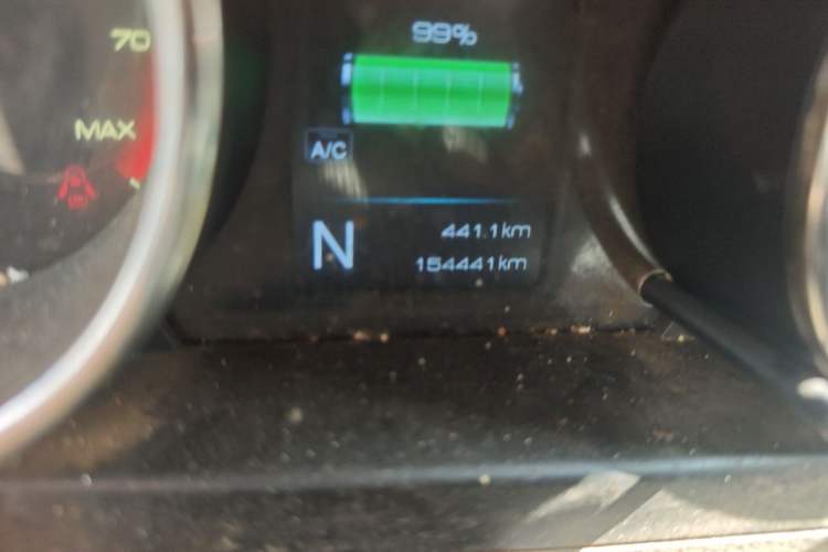 Used Dongfeng Yufeng EM26 2023 High-End Model 41.86 kWh CATL Odometer Close Up