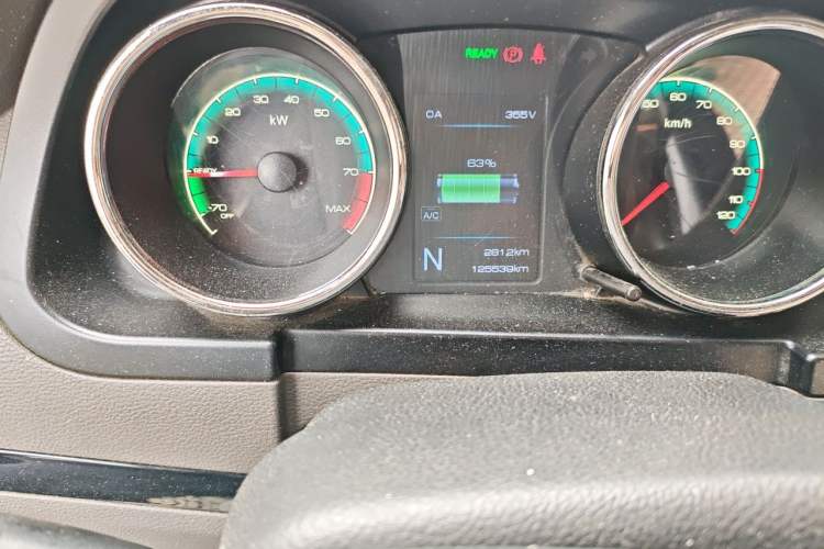 Used Dongfeng Yufeng EM26 2023 Standard Edition 41.472 kWh Henan Lithium Power Odometer Close Up