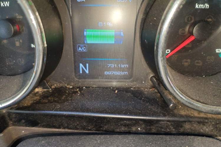 Used Dongfeng Yufeng EM26 2023 Standard Edition 41.472 kWh Henan Lithium Power Odometer Close Up