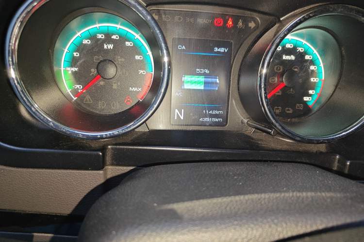 Used Dongfeng Yufeng EM26 2023 High-End Model 41.86 kWh CATL Odometer Close Up