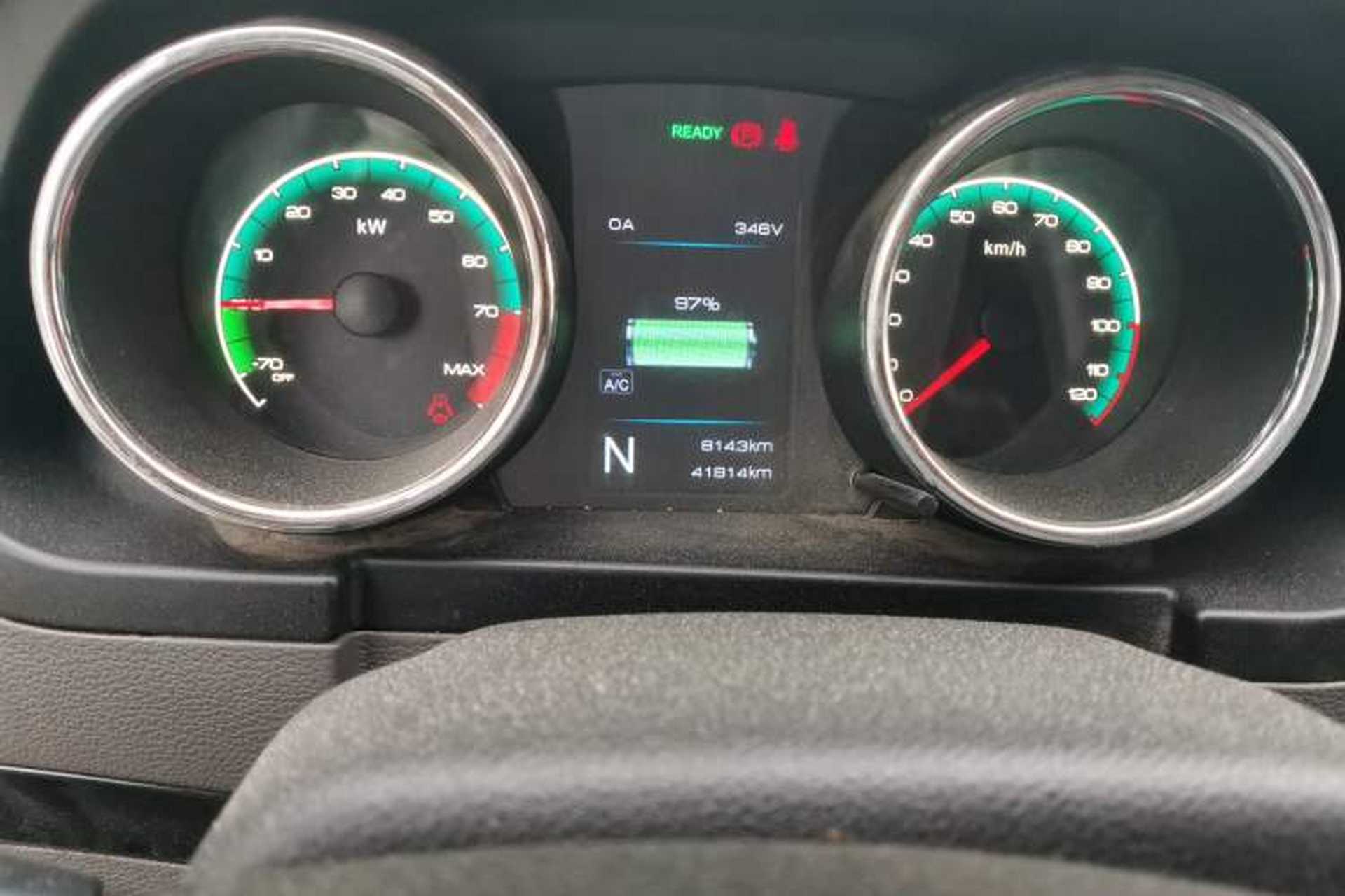 Used Dongfeng Yufeng EM26 2023 High-End Model 41.86 kWh CATL Odometer Close Up