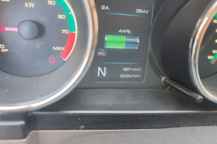 Used Dongfeng Yufeng EM26 2023 Standard Edition 41.472 kWh Henan Lithium Power Odometer Close Up