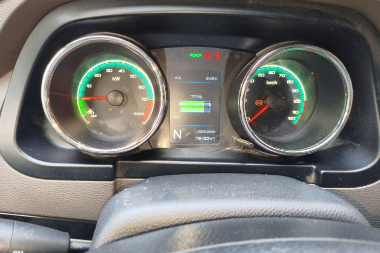 Used Dongfeng Yufeng EM26 2023 High-End Model 41.86 kWh CATL Odometer Close Up