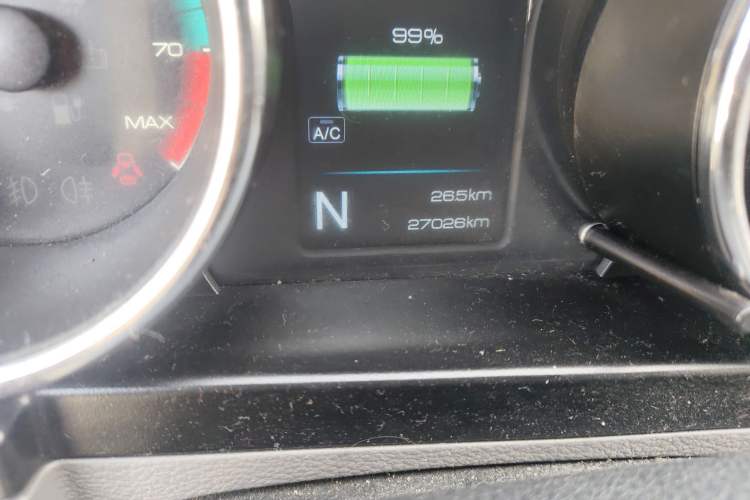 Used Dongfeng Yufeng EM26 2023 Standard Edition 41.472 kWh Henan Lithium Power Odometer Close Up