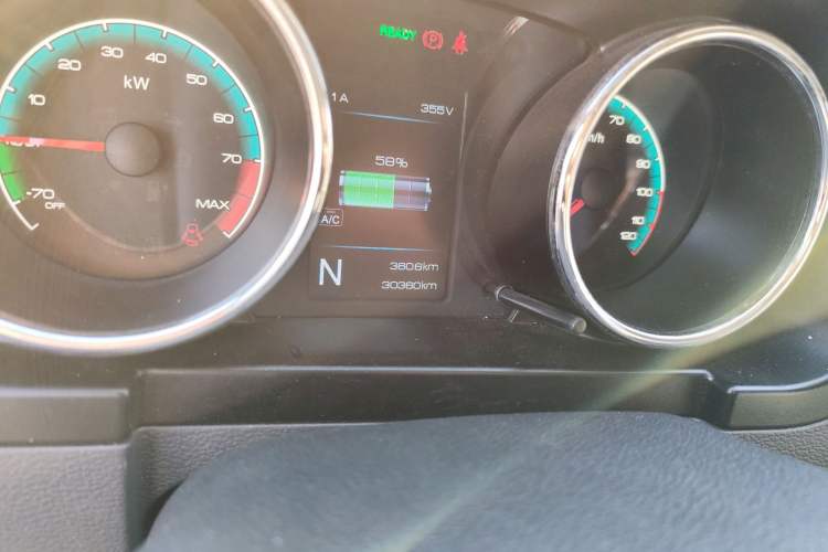 Used Dongfeng Yufeng EM26 2023 Standard Edition 41.472 kWh Henan Lithium Power Odometer Close Up