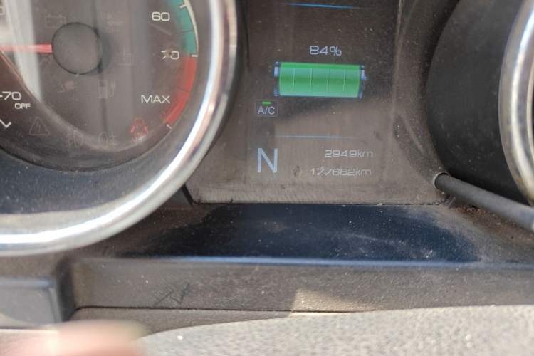 Used Dongfeng Yufeng EM26 2023 Standard Edition 41.472 kWh Henan Lithium Power Odometer Close Up