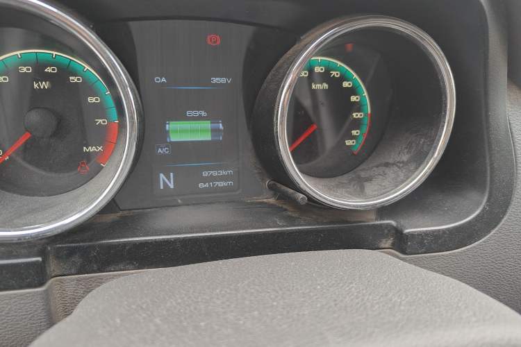 Used Dongfeng Yufeng EM26 2023 Standard Edition 41.472 kWh Henan Lithium Power Odometer Close Up