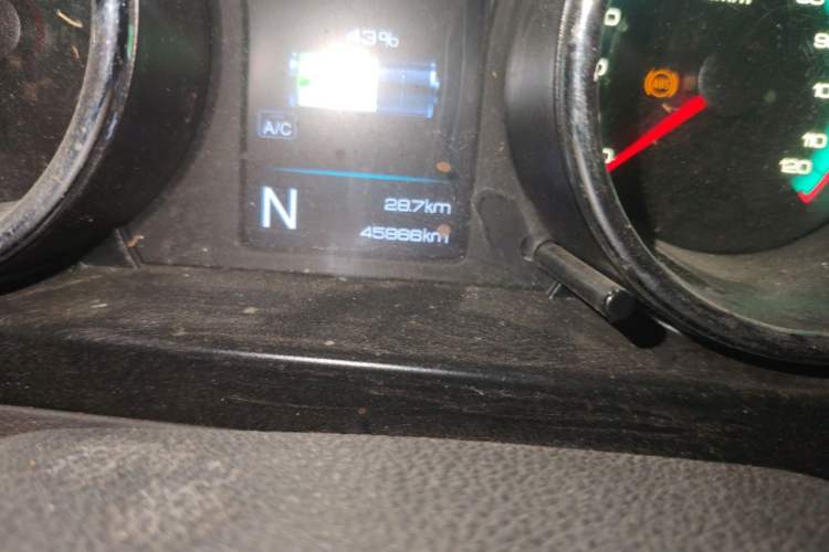 Used Dongfeng Yufeng EM26 2023 Standard Edition 41.472 kWh Henan Lithium Power Odometer Close Up