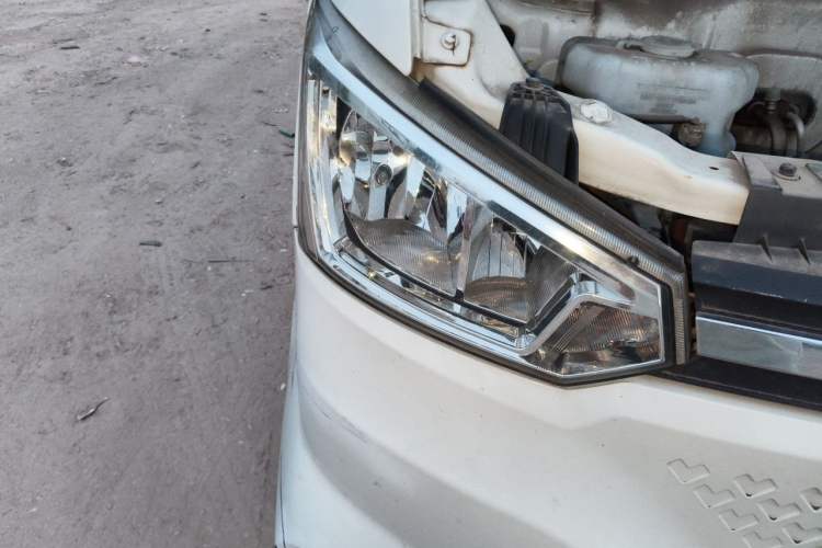 Used Dongfeng Yufeng EM26 2023 High-End Model 41.86 kWh CATL Right Front Headlight