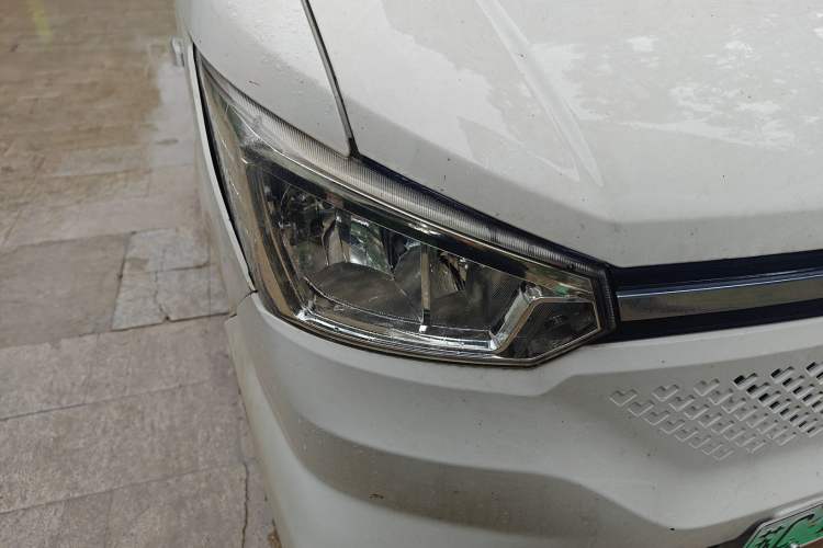 Used Dongfeng Yufeng EM26 2023 Standard Edition 41.472 kWh Henan Lithium Power Right Front Headlight