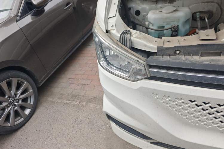 Used Dongfeng Yufeng EM26 2023 High-End Model 41.86 kWh CATL Right Front Headlight