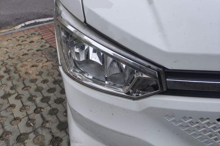 Used Dongfeng Yufeng EM26 2023 Standard Edition 41.472 kWh Henan Lithium Power Right Front Headlight