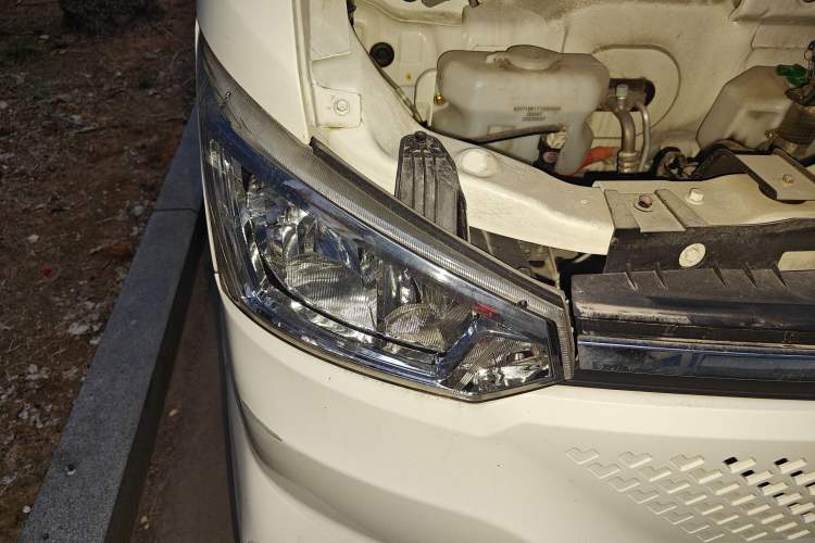 Used Dongfeng Yufeng EM26 2023 High-End Model 41.86 kWh CATL Right Front Headlight