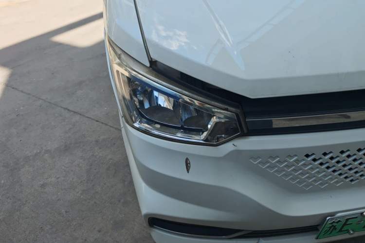 Used Dongfeng Yufeng EM26 2023 Standard Edition 41.472 kWh Henan Lithium Power Right Front Headlight