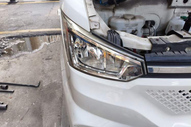 Used Dongfeng Yufeng EM26 2023 High-End Model 41.86 kWh CATL Right Front Headlight
