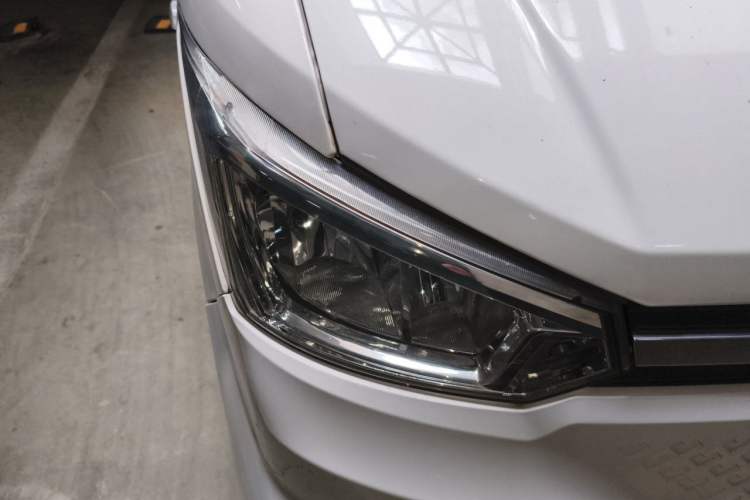 Used Dongfeng Yufeng EM26 2023 High-End Model 41.86 kWh CATL Right Front Headlight