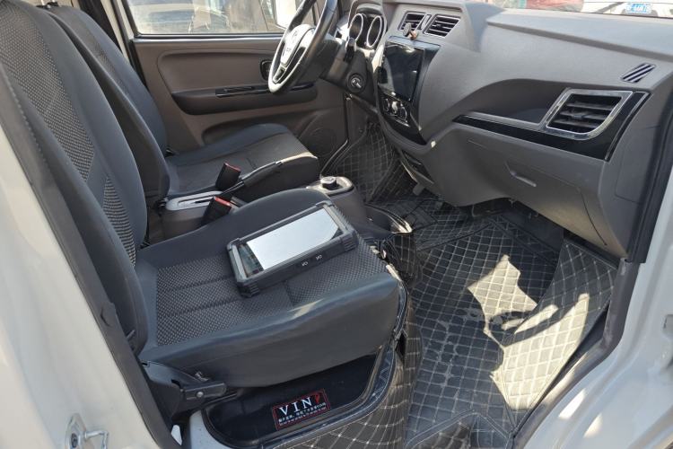 Used Dongfeng Yufeng EM26 2023 High-End Model 41.86 kWh CATL Right Front Seat