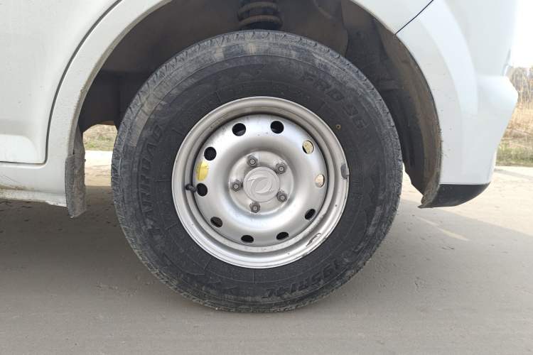 Used Dongfeng Yufeng EM26 2023 Standard Edition 41.472 kWh Henan Lithium Power Right Front Wheel Hub