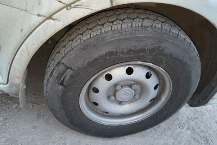 Used Dongfeng Yufeng EM26 2023 High-End Model 41.86 kWh CATL Right Front Wheel Hub