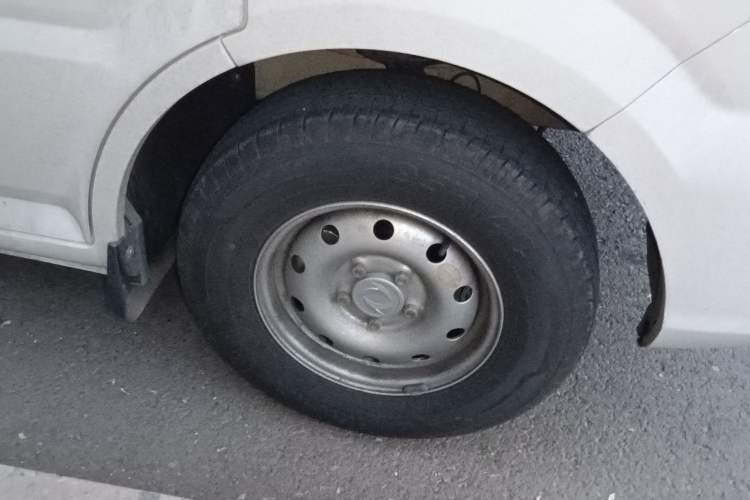 Used Dongfeng Yufeng EM26 2023 High-End Model 41.86 kWh CATL Right Front Wheel Hub