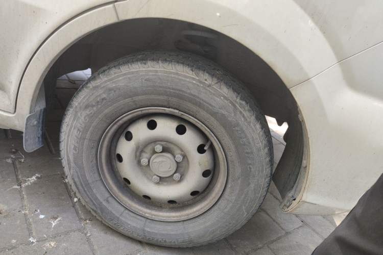 Used Dongfeng Yufeng EM26 2023 High-End Model 41.86 kWh CATL Right Front Wheel Hub