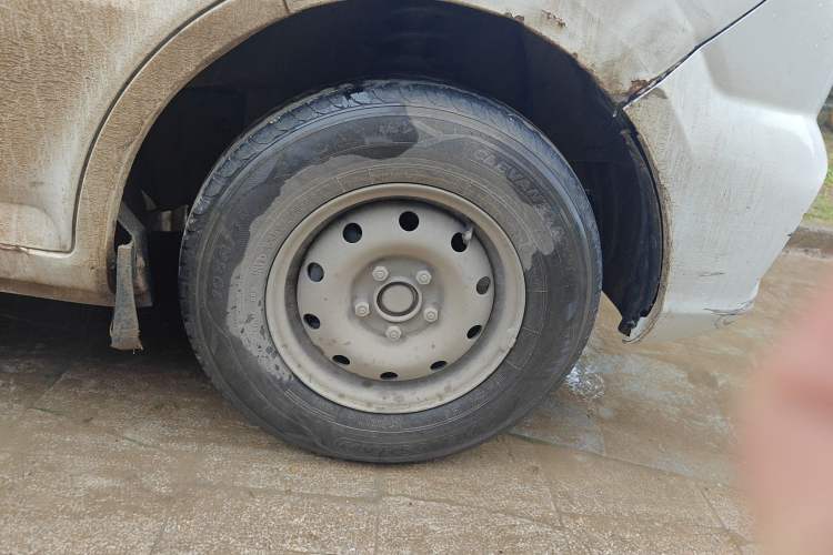 Used Dongfeng Yufeng EM26 2023 Standard Edition 41.472 kWh Henan Lithium Power Right Front Wheel Hub