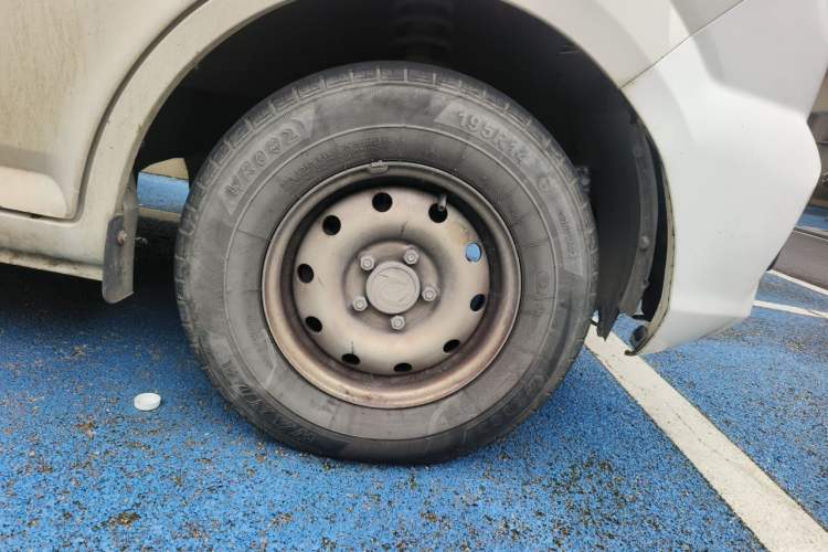 Used Dongfeng Yufeng EM26 2023 High-End Model 41.86 kWh CATL Right Front Wheel Hub