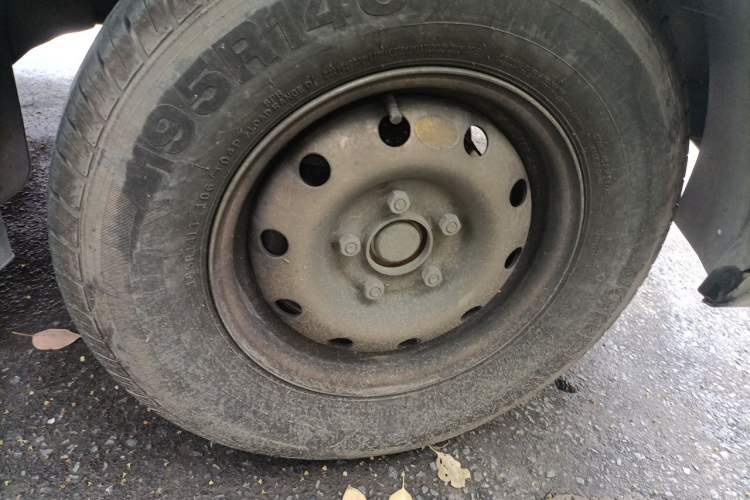 Used Dongfeng Yufeng EM26 2023 Standard Edition 41.472 kWh Henan Lithium Power Right Front Wheel Hub
