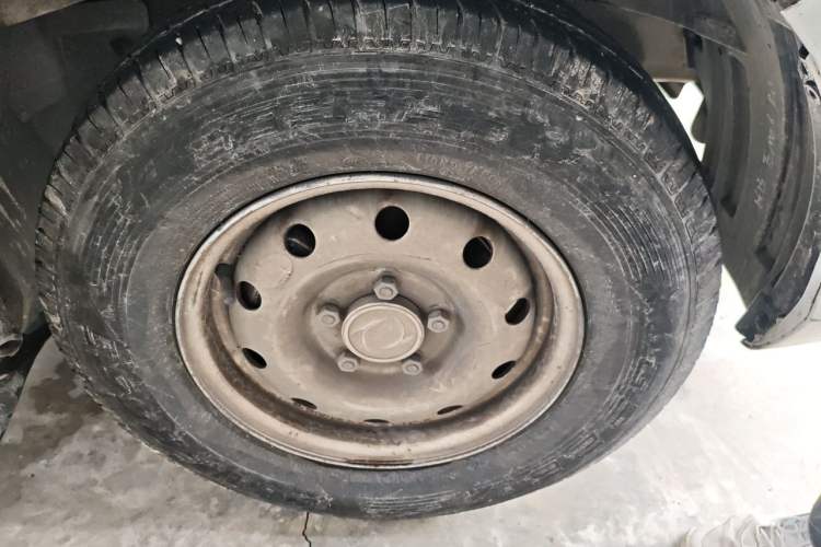 Used Dongfeng Yufeng EM26 2023 Standard Edition 41.472 kWh Henan Lithium Power Right Front Wheel Hub
